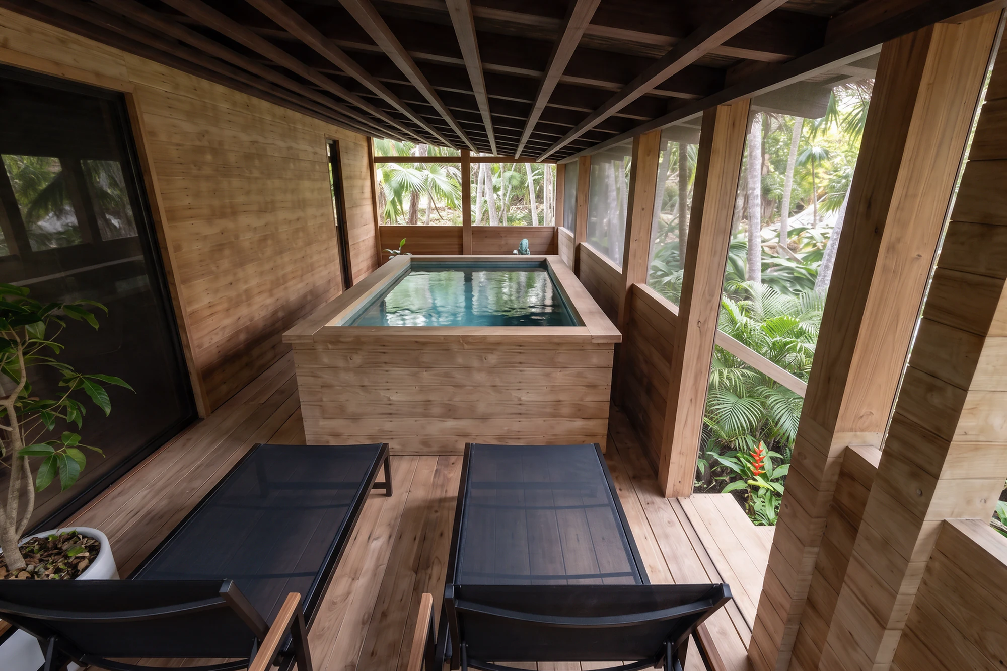 Casa Palmar pool deck visual with headline space for an advertisement